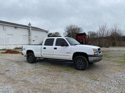 2004 Chevrolet Silverado 2500 for sale at Tennessee Valley Wholesale Autos LLC in Huntsville AL