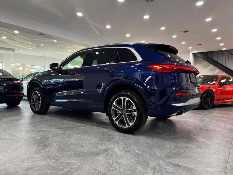 2025 Audi Q5 quattro Premium TFSI