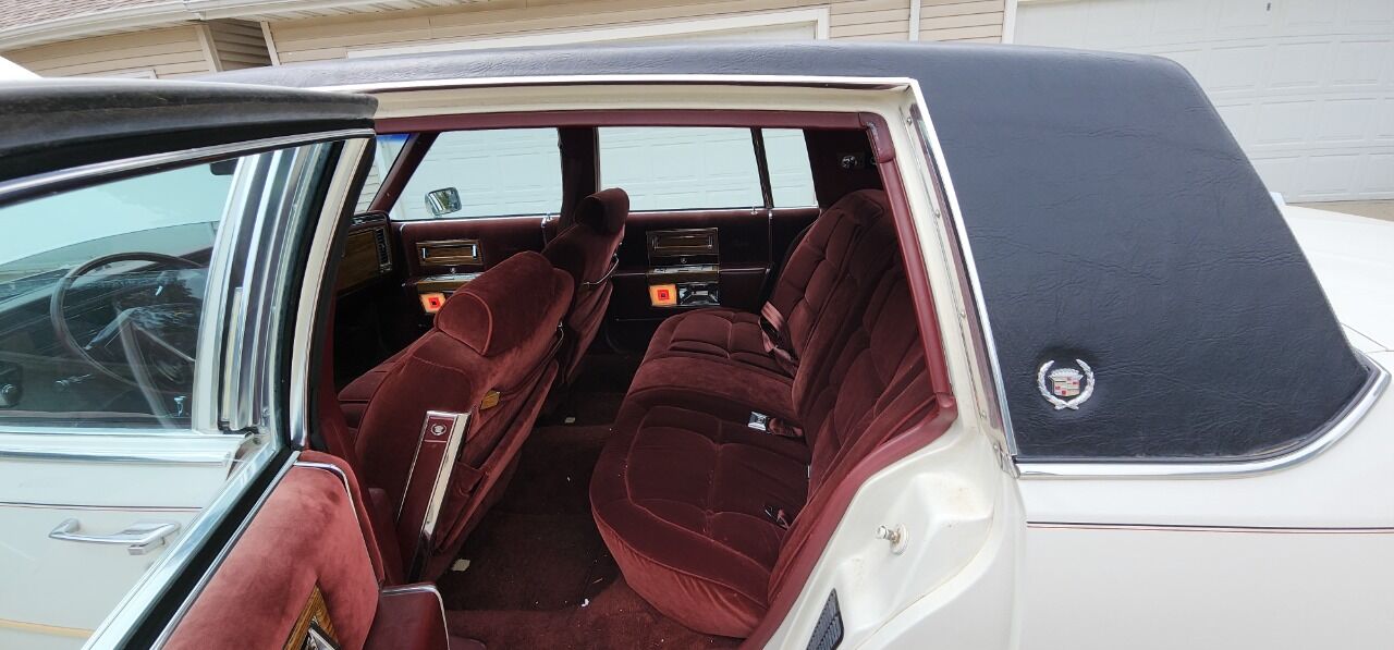 1984 Cadillac Fleetwood Brougham 113