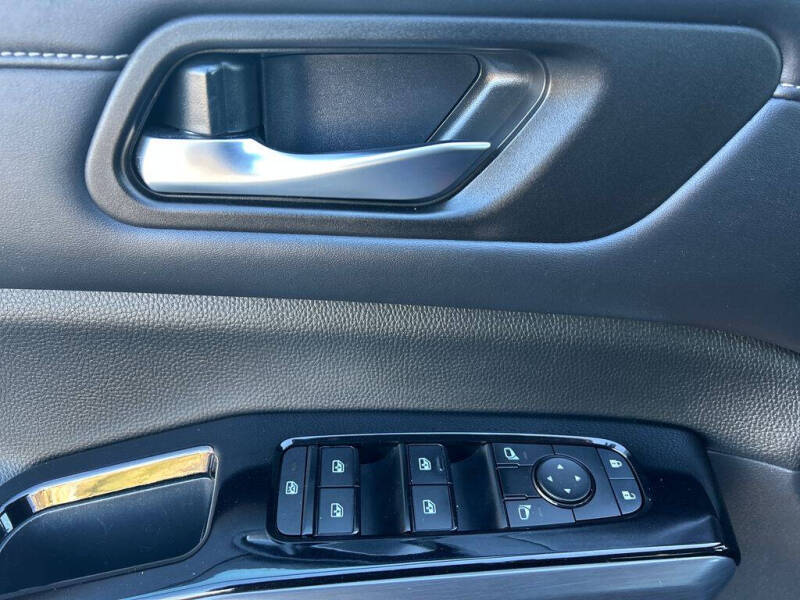 2023 Nissan Pathfinder SL