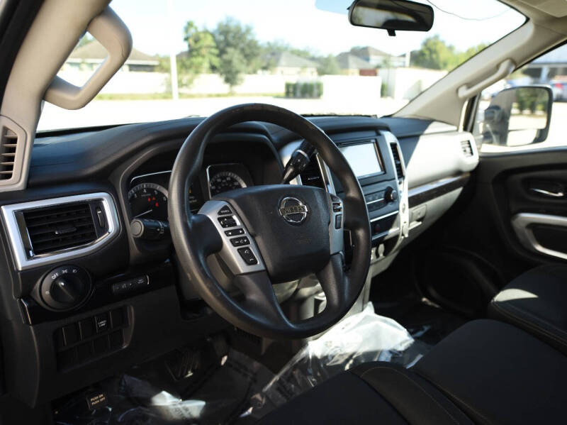 2017 Nissan Titan XD SV - Photo 12