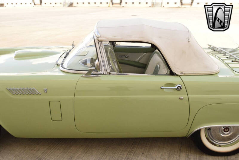 1956 Ford Thunderbird