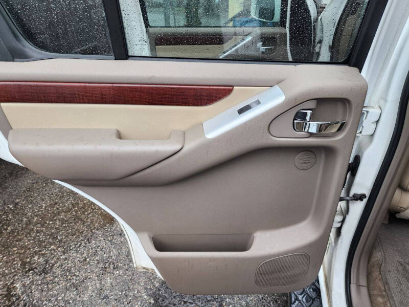 2011 Nissan Pathfinder LE