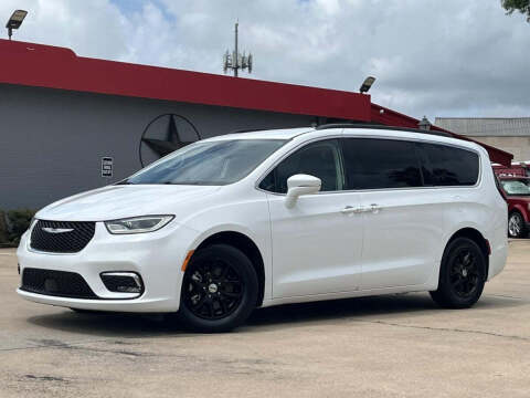 2022 Chrysler Pacifica Touring L Photo