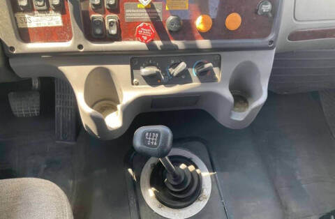 2013 Freightliner M2 106