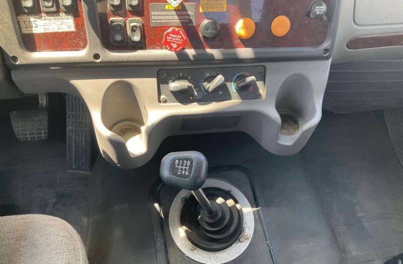 2013 Freightliner M2 106