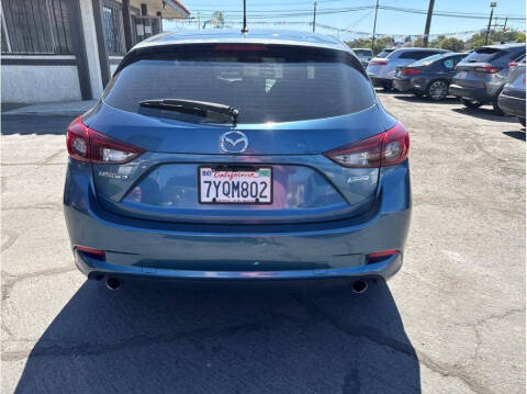 2017 Mazda MAZDA3 Touring