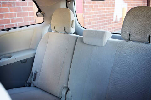 2013 Toyota Sienna LE 8-Passenger