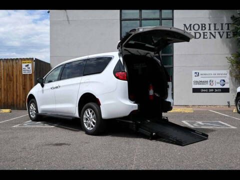 2025 Chrysler Voyager LX