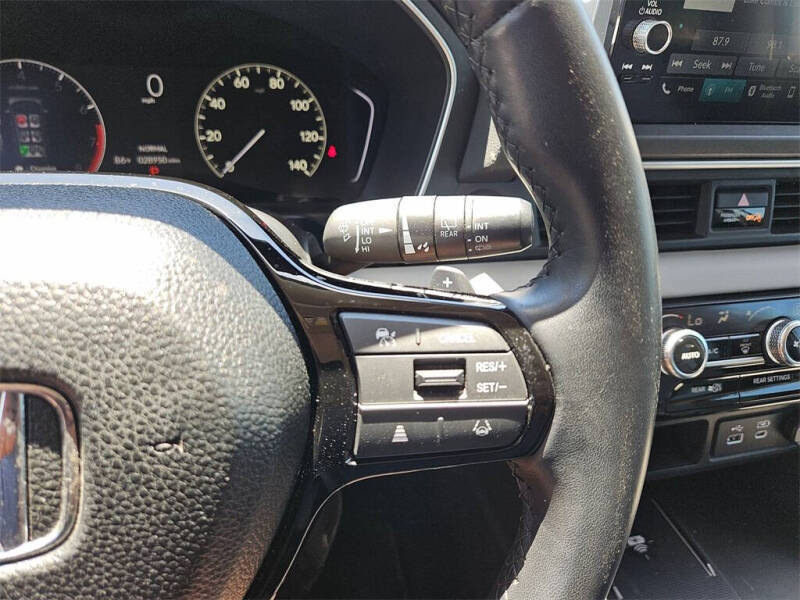 2023 Honda Pilot EX-L w/Rear Captain's Chairs