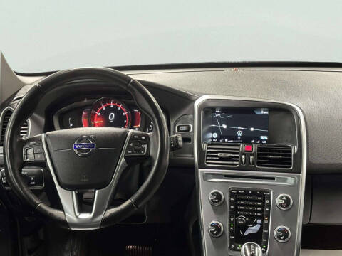 2017 Volvo XC60 T5 Dynamic