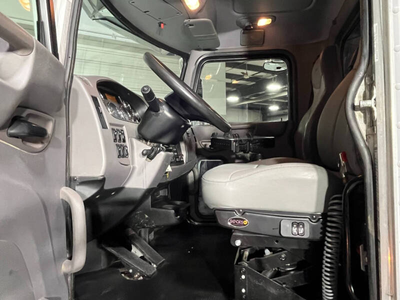 2019 Peterbilt 337