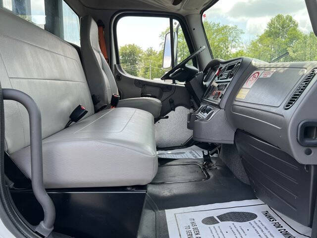 2010 Freightliner M2 106