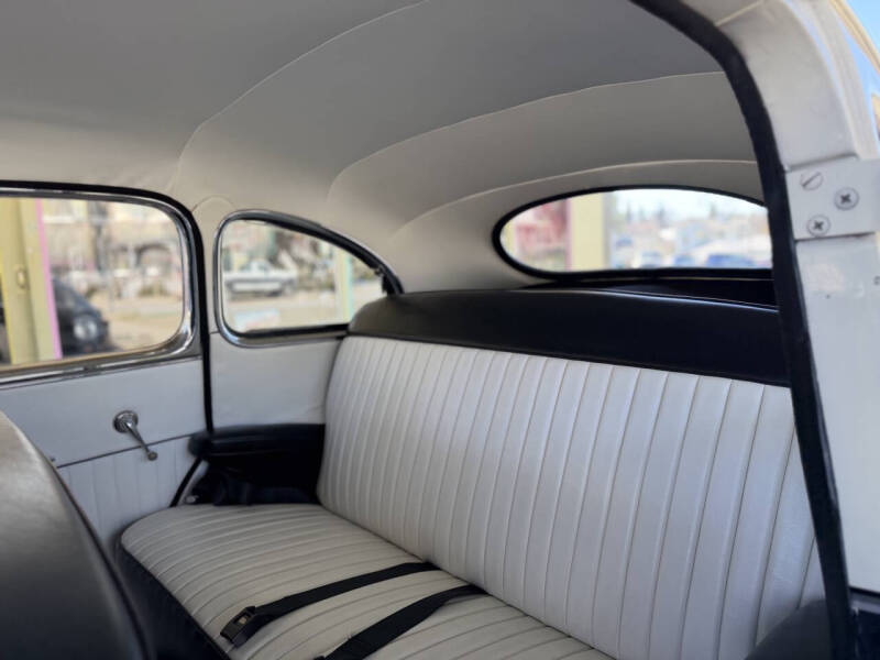 1948 Ford Super Deluxe