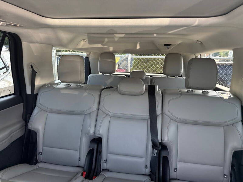 2025 Ford Expedition MAX Active