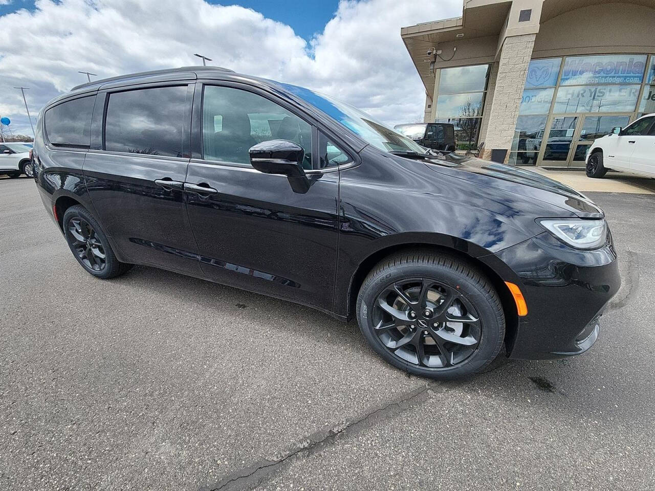 2024 Chrysler Pacifica for sale at Victoria Auto Sales in Victoria, MN