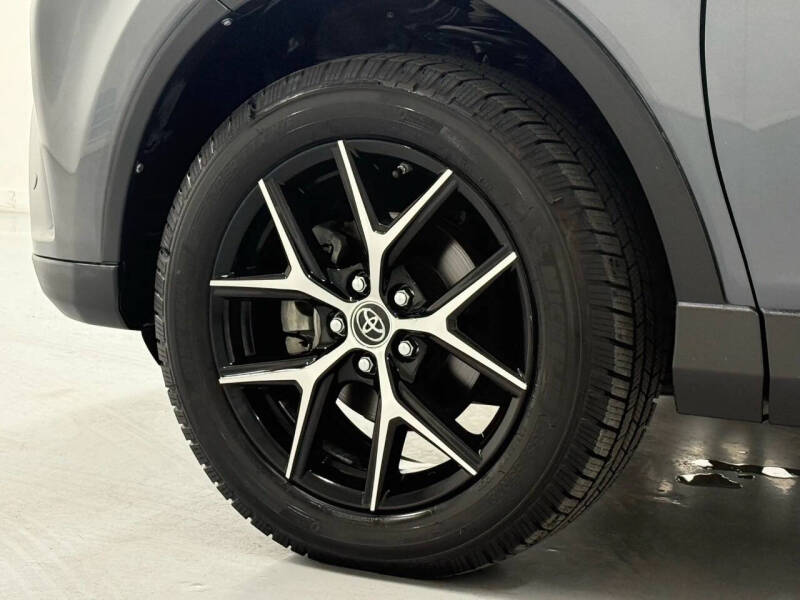 2017 Toyota RAV4 Hybrid SE