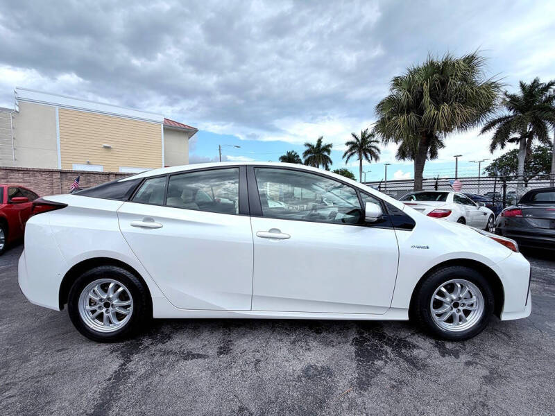 2020 Toyota Prius LE