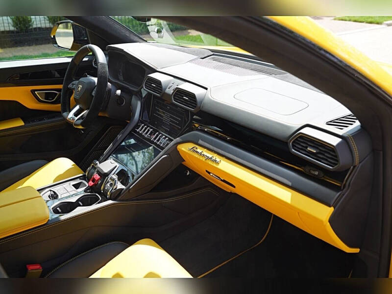 2022 Lamborghini Urus