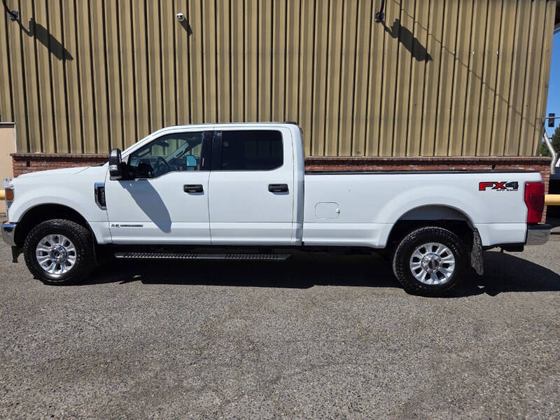 2022 Ford F-350 Super Duty XLT's photo