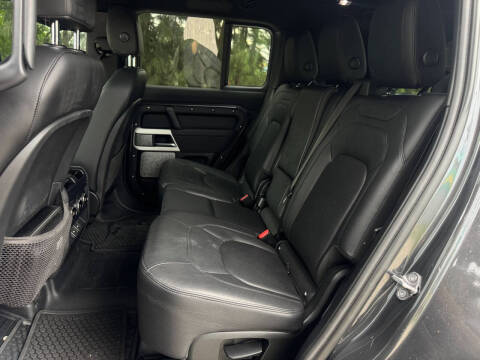 2023 Land Rover Defender 130 SE