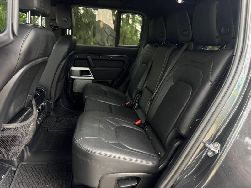 2023 Land Rover Defender 130 SE