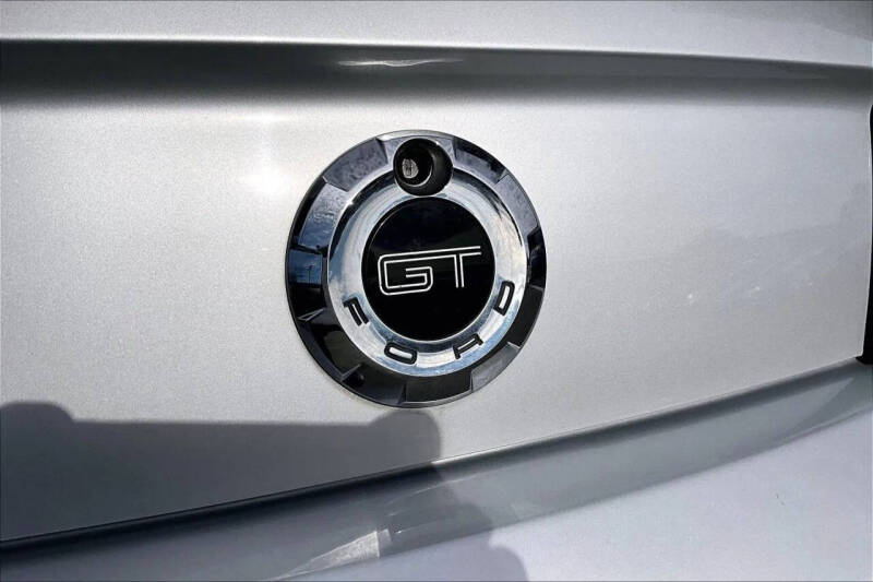 2005 Ford Mustang GT Deluxe