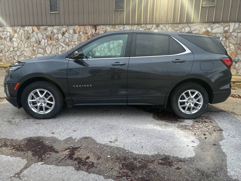 Used 2022 Chevrolet Equinox LT with VIN 2GNAXUEV6N6138532 for sale in Maysville, KY