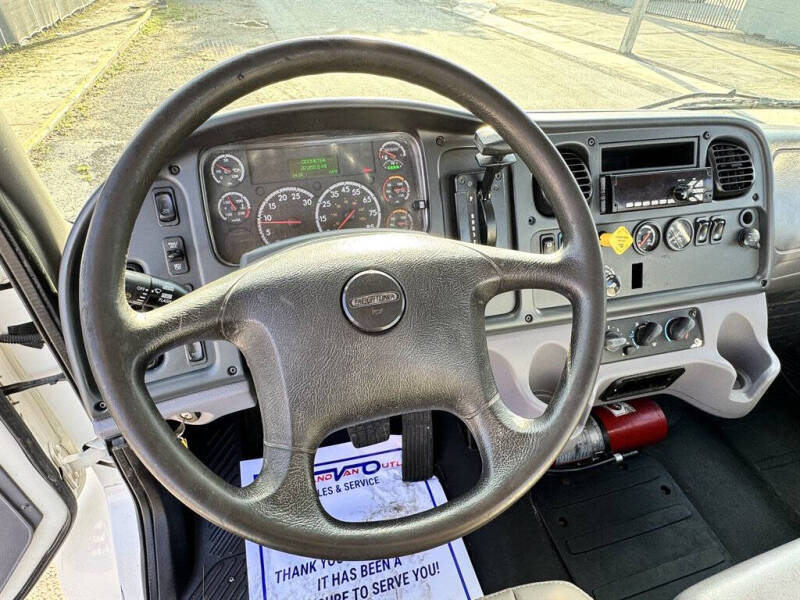 2018 Freightliner M2 106