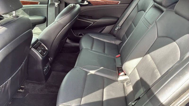 2019 Kia Cadenza Technology
