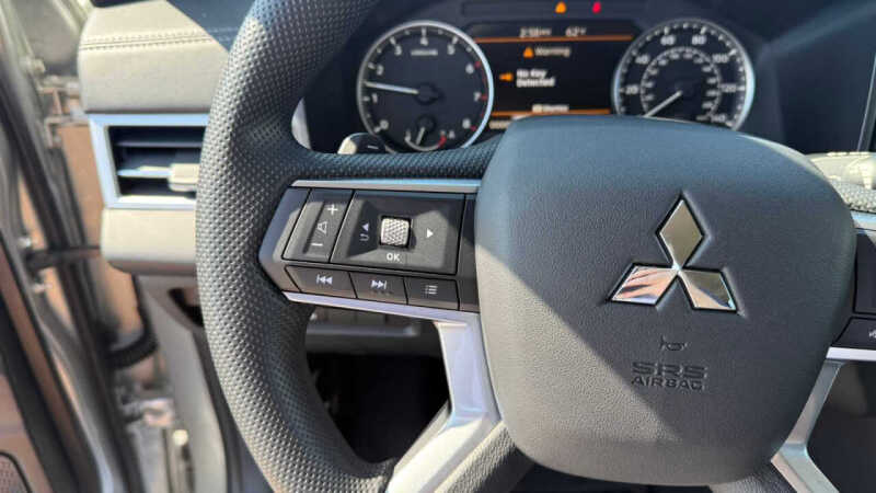 2026 Mitsubishi Outlander ES