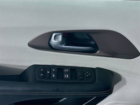 2024 Chrysler Voyager LX