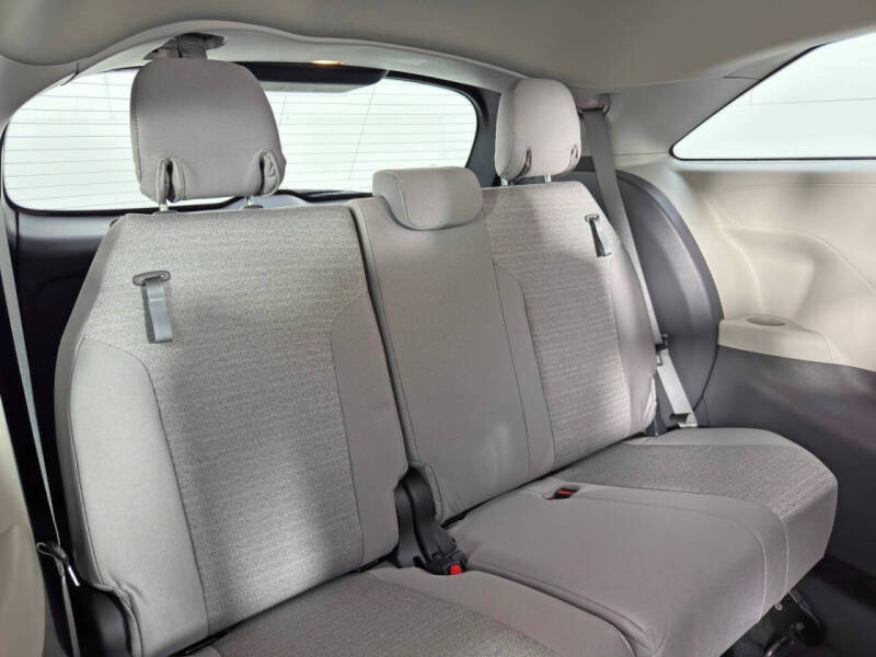 2021 Toyota Sienna LE 8-Passenger