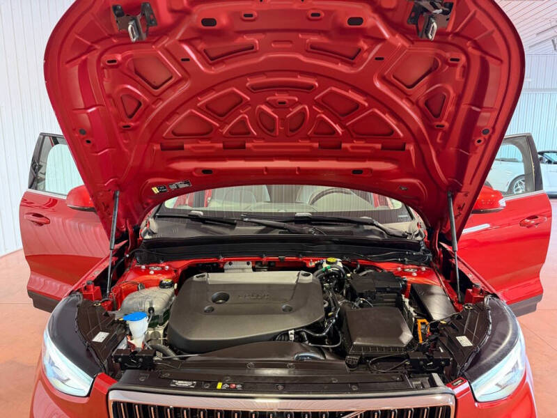 2023 Volvo XC40 B5 Plus Bright Theme