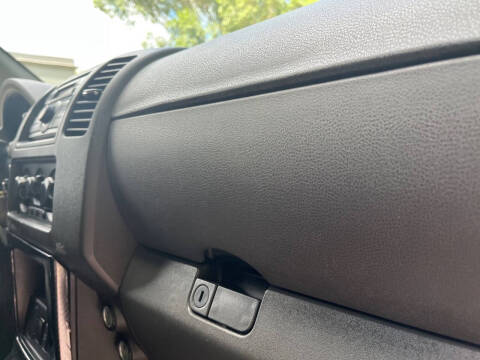 2011 Nissan Pathfinder LE