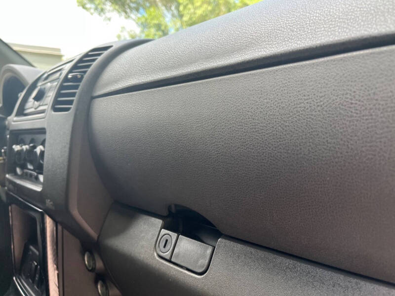 2011 Nissan Pathfinder LE