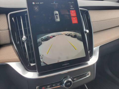 2025 Volvo XC90 B6 Core Bright Theme