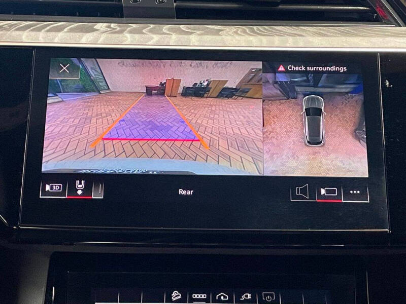 2022 Audi e-tron quattro Premium