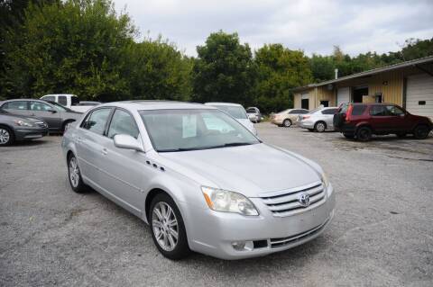 2005 Toyota Avalon for sale at RICHARDSON MOTORS in Anderson SC