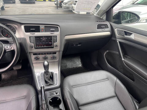 2016 Volkswagen Golf TSI SE