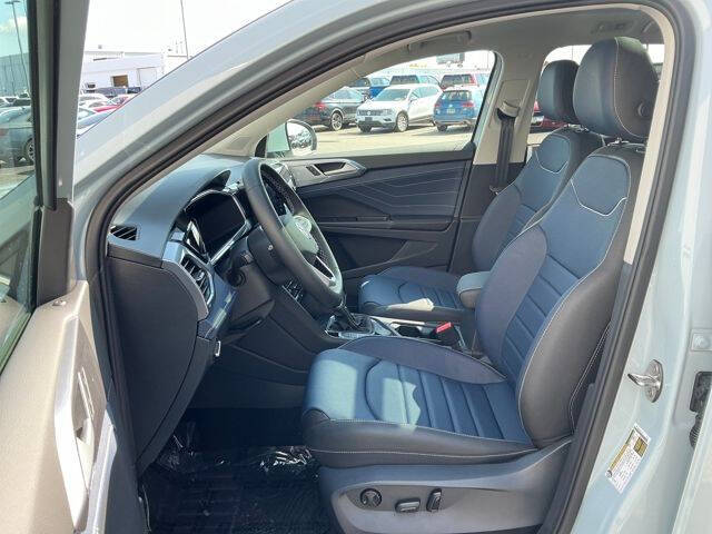 2025 Volkswagen Taos SEL 4Motion