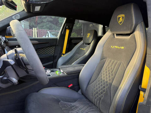 2023 Lamborghini Urus Performante