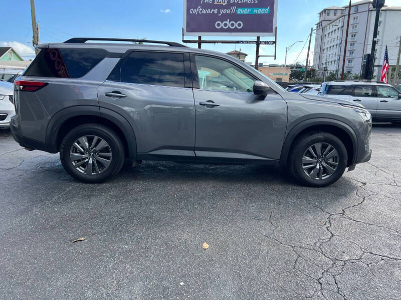 2024 Nissan Pathfinder SV