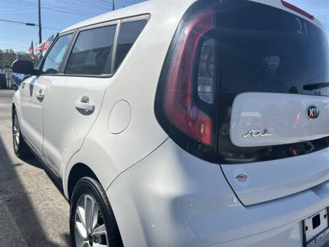 2019 Kia Soul +