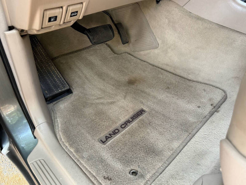 2001 Toyota Land Cruiser Base photo 32