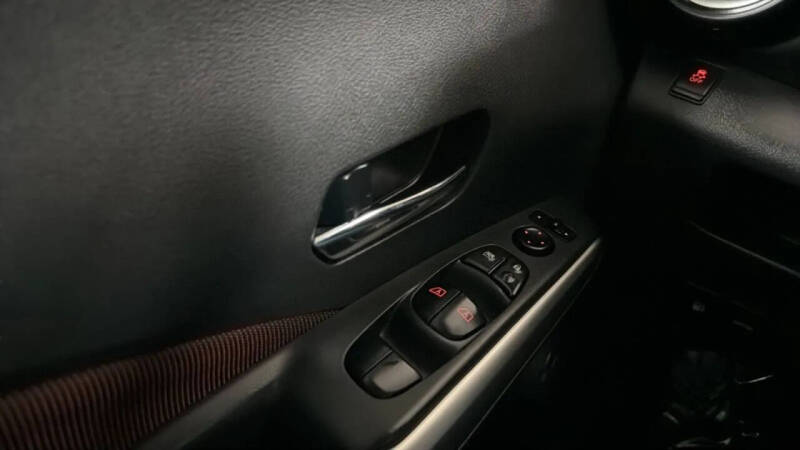2019 Nissan Kicks SR