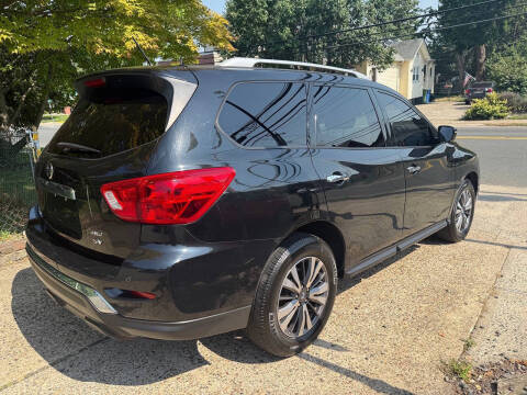 2017 Nissan Pathfinder SV
