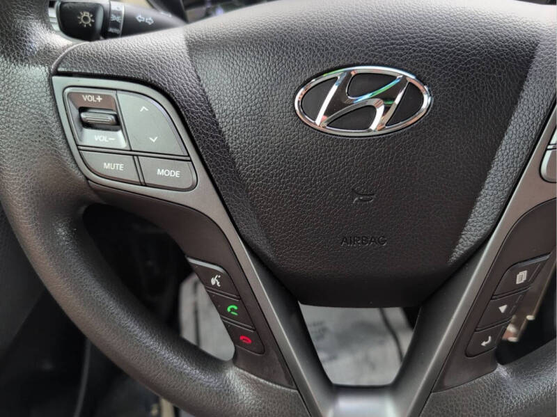 2017 Hyundai Santa Fe SE