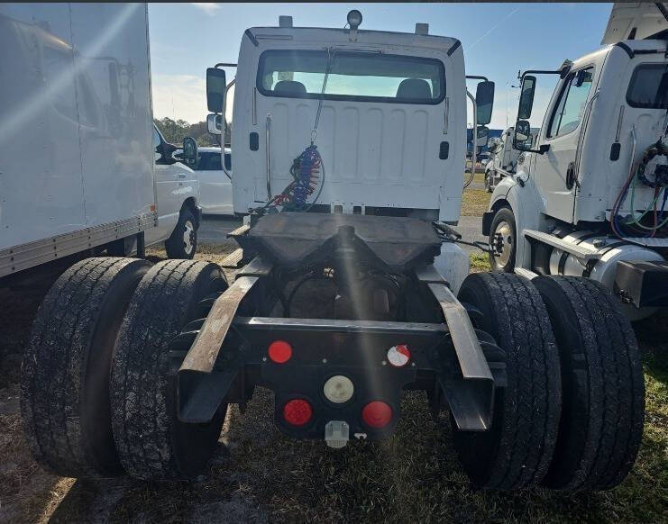 2007 Freightliner Business class M2