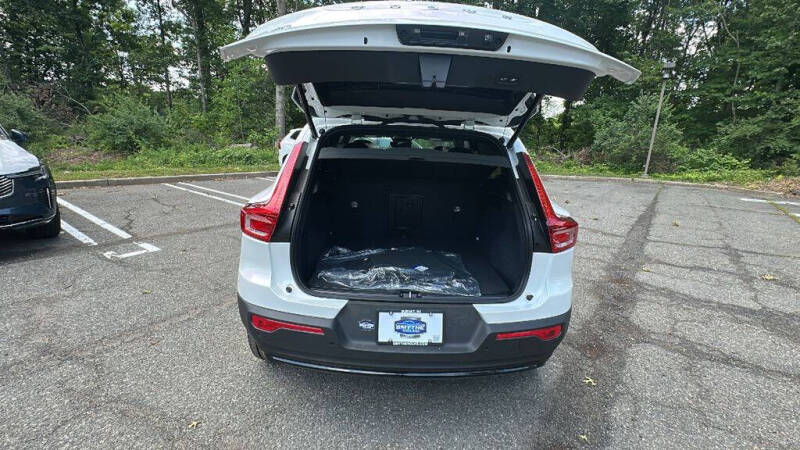 2026 Volvo XC40 B5 Core